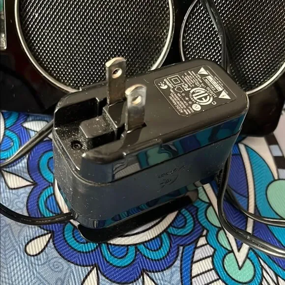 Logitech unit plus remote plus power plus bag to carry it in - Picture 5 of 9